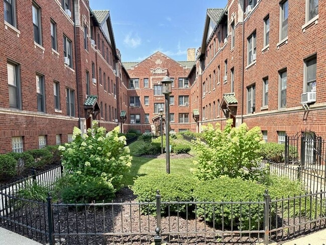 Building Photo - 3312 W Schubert Ave
