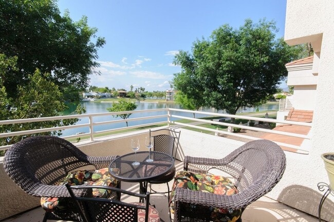 Foto del edificio - 8270 N Hayden Rd