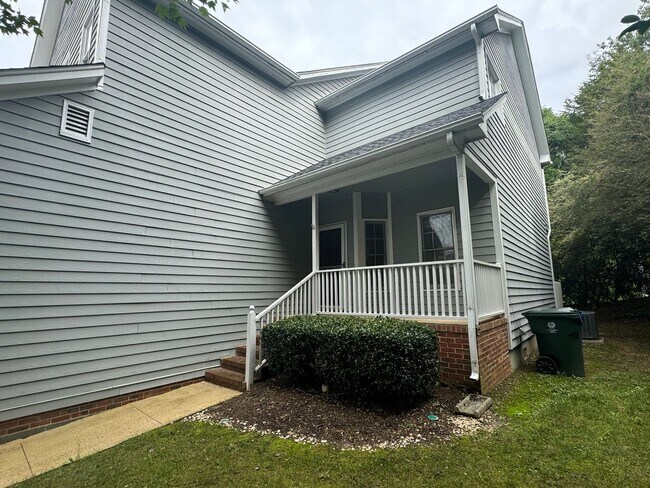 Foto del edificio - End Unit 2 Bedroom | 2.5 Bath Townhouse in...