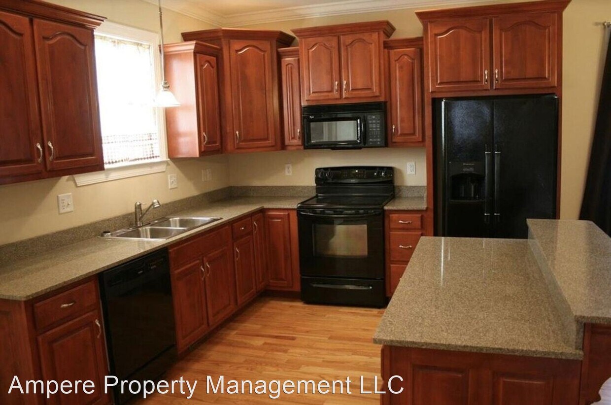 Building Photo - 4 br, 2.5 bath House - 1055 Park Ave