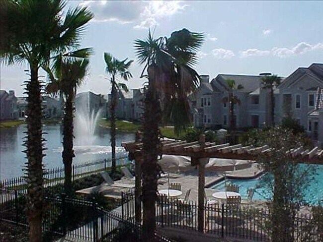 Foto del edificio - The Villas Condominiums  2/2 AVAILALBE NOW!