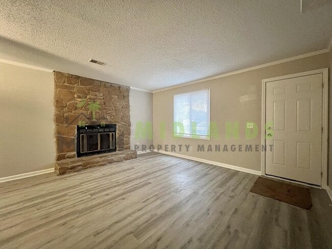 Building Photo - 204 S Cromwell St