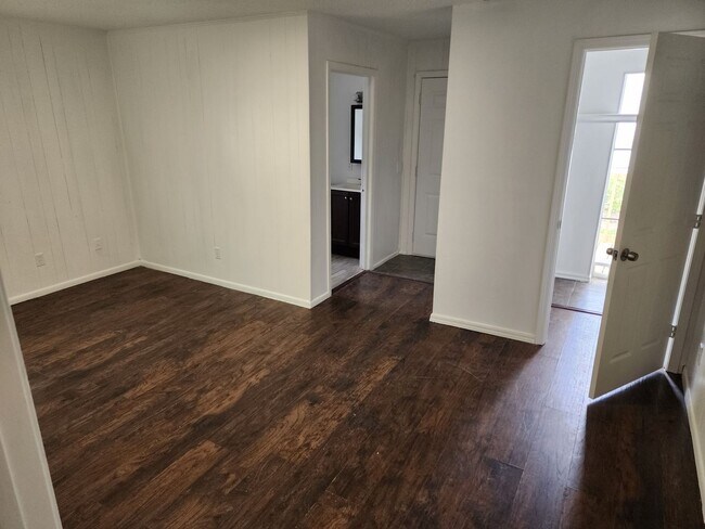 Building Photo - Move-In Ready in Midwest City!