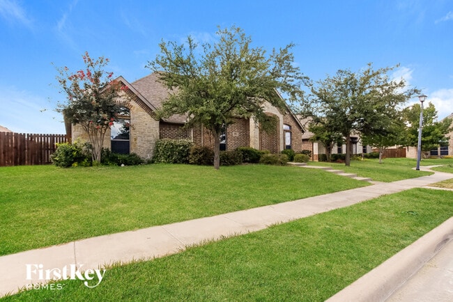 Building Photo - 1705 Colonial Dr