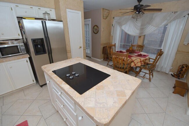 Building Photo - 15931 Heron Gate Dr