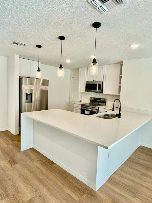 Building Photo - 405 St Johns Ln