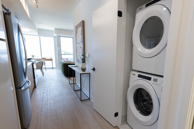 Photo du bâtiment - Brand New Rental Living