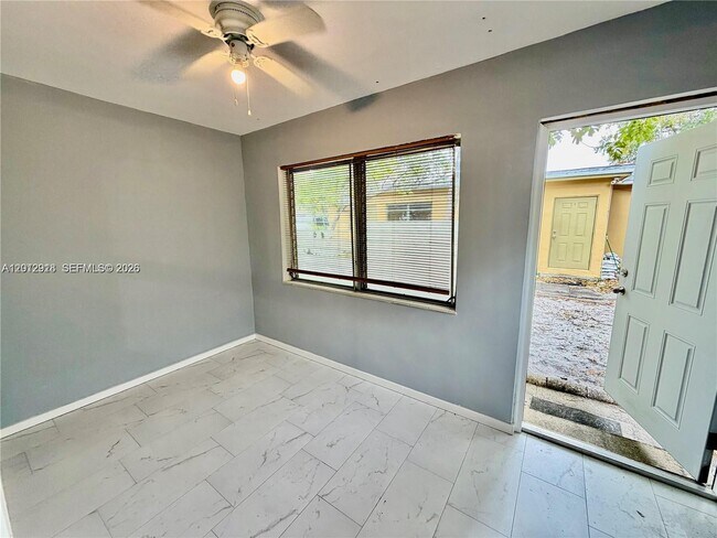 Foto del edificio - 836 NW 12th Terrace