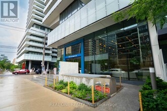 Building Photo - 161 Roehampton Ave