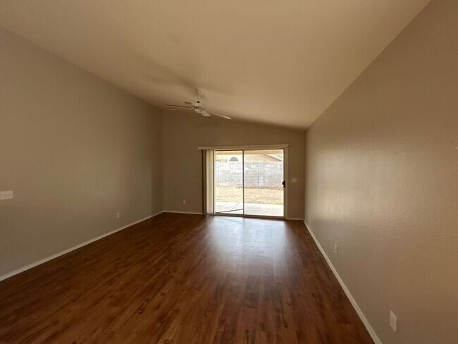 Building Photo - 5092 W Buffalo St, Chandler, AZ
