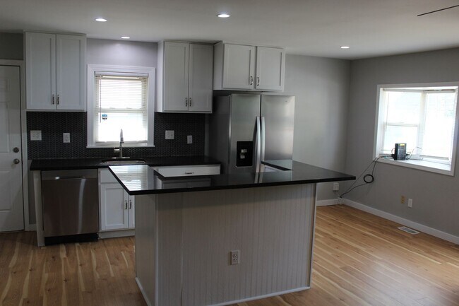 Foto del edificio - Cute 2 BR Bungalow in Garfield Park!