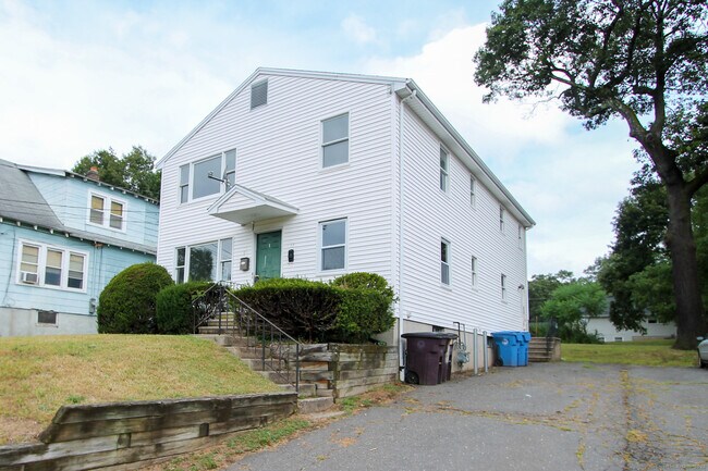 Foto del edificio - 17 Pinehurst Ave