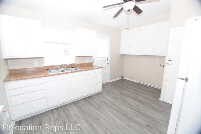 Building Photo - 2 br, 1 bath House - 3828 Keota Ave.