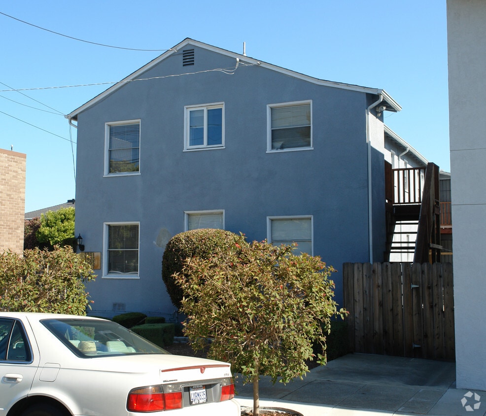 Building Photo - 3801 Bissell Ave