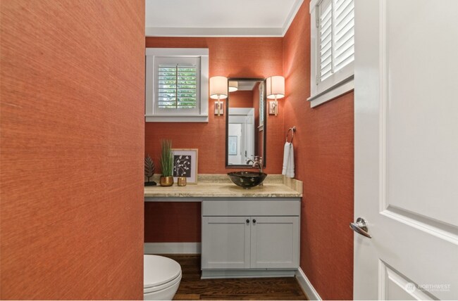 Foto del edificio - 1340 Bellevue Way SE