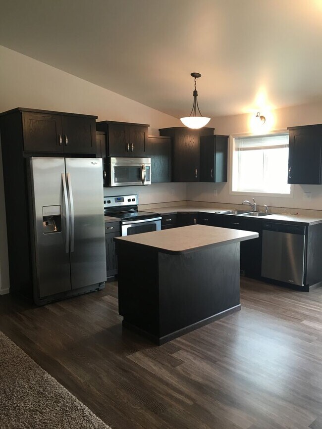 Foto del edificio - 3 Bed 2 Bath Twin Home