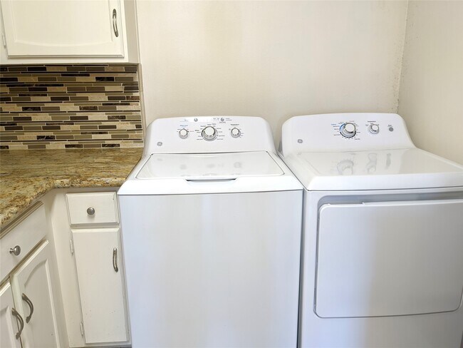 Foto del edificio - 361 N Post Oak Ln