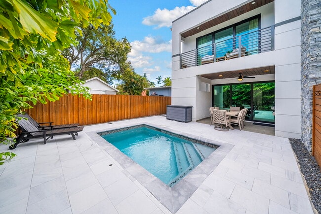 Photo - 325 SW 16th St Townhome