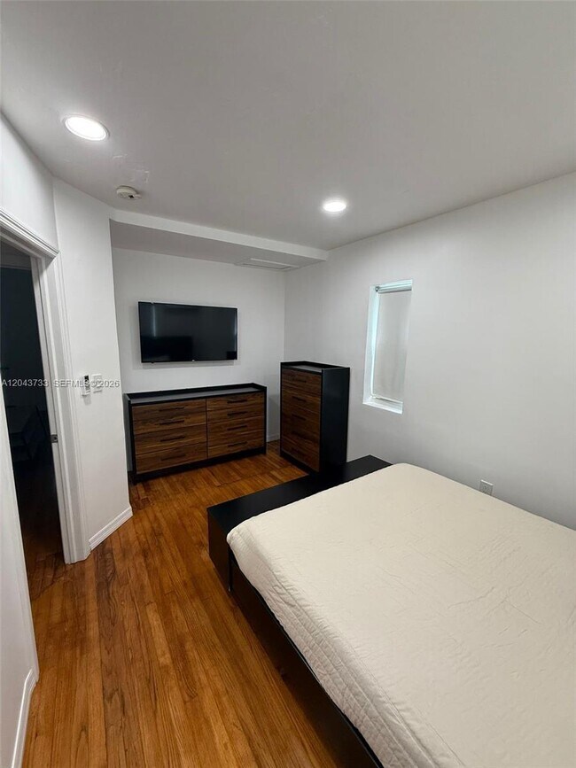 Foto del edificio - 528 NE 70th St