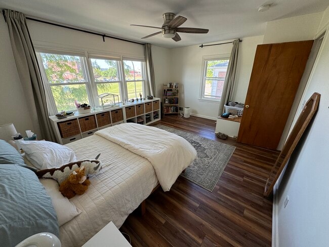 Master bedroom - 508 W Stadium Blvd