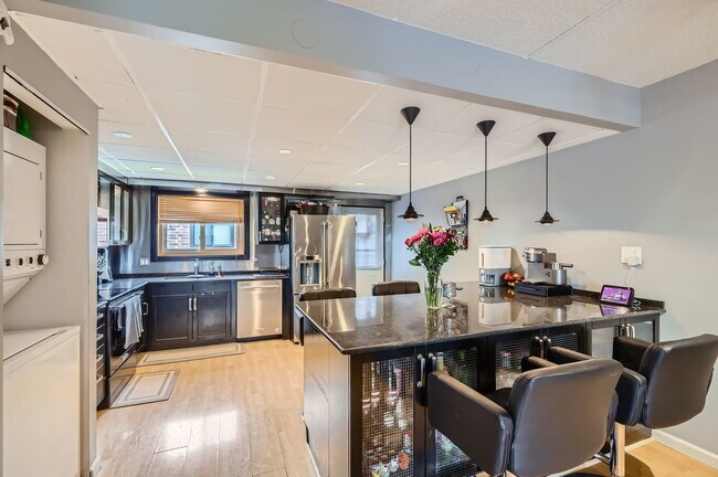 Foto del edificio - 953 N Rohlwing Rd