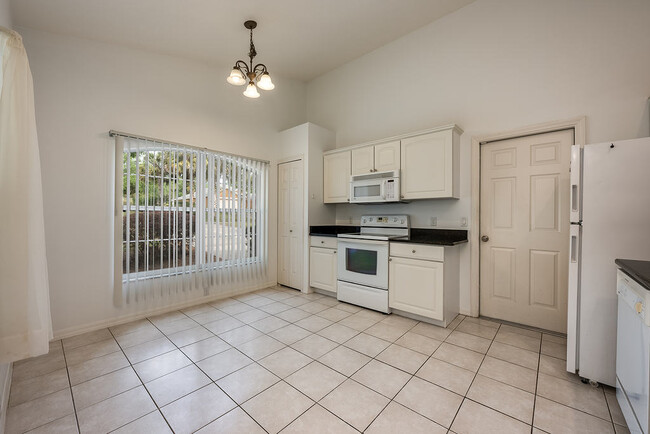 Building Photo - 39900 Bayview Dr