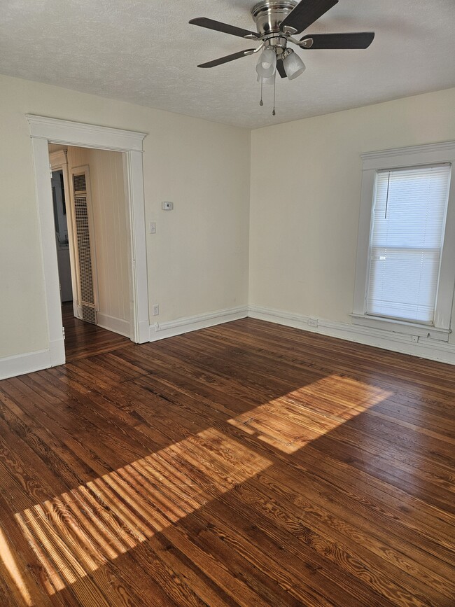 Sala de estar - 9 1/2 3rd Ave