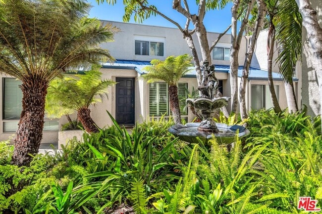 Building Photo - 7301 Vista Del Mar