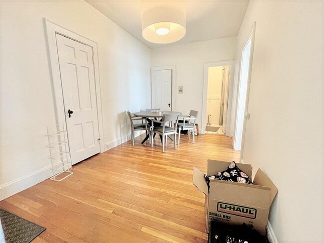 Building Photo - 76 Martin St