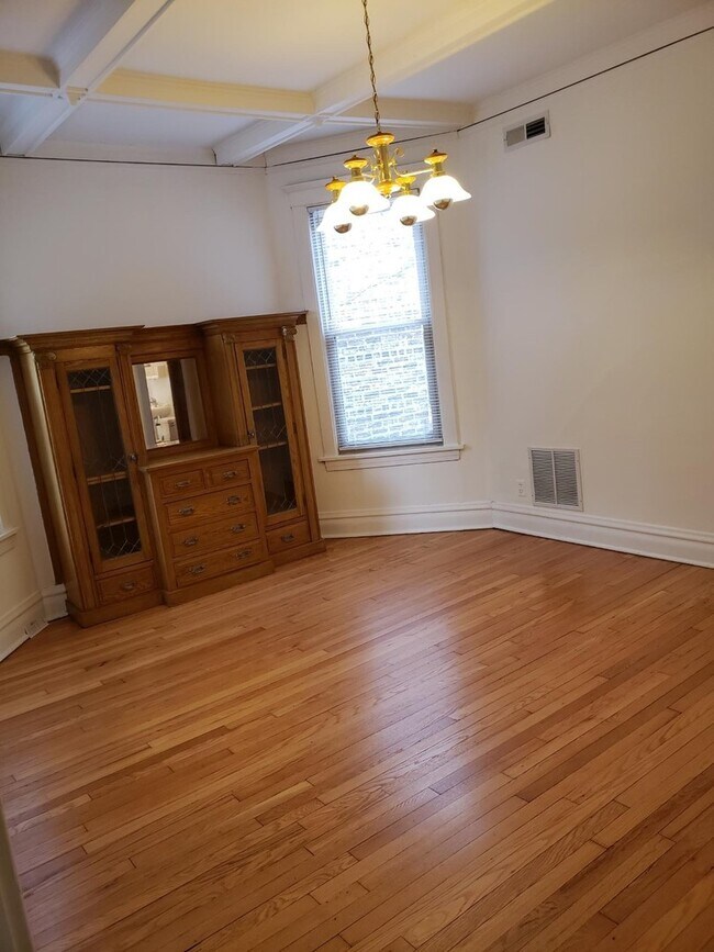 Building Photo - 4232 N Wolcott Ave