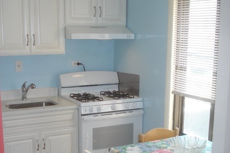 Kitchen w/Window - 1440 N St NW