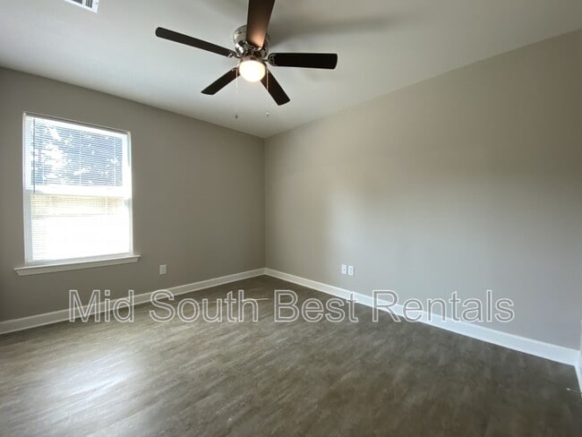 Foto del edificio - 116 Finch Rd