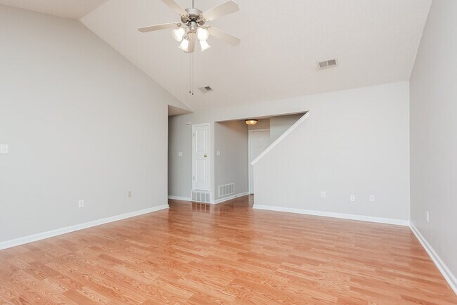 Foto del edificio - 1812 Cherry Creek Dr