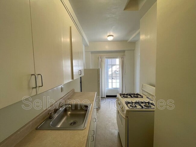 Building Photo - 2501 Ivy Dr