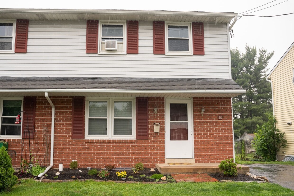 Primary Photo - 313 Cherry St
