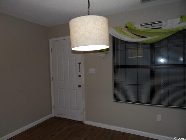 Building Photo - 1095 Plantation Dr W