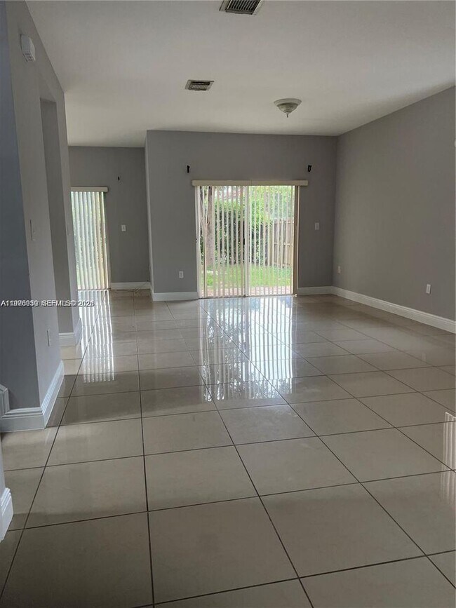 Foto del edificio - 3389 NE 4th St