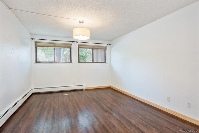 Building Photo - 501 Golden Cir
