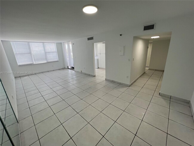 Foto del edificio - 17890 W Dixie Hwy