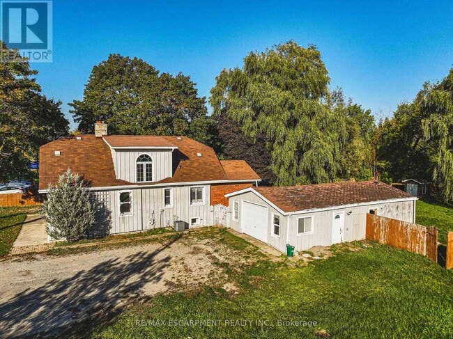 Photo du bâtiment - 9589 Wellington Rd 124