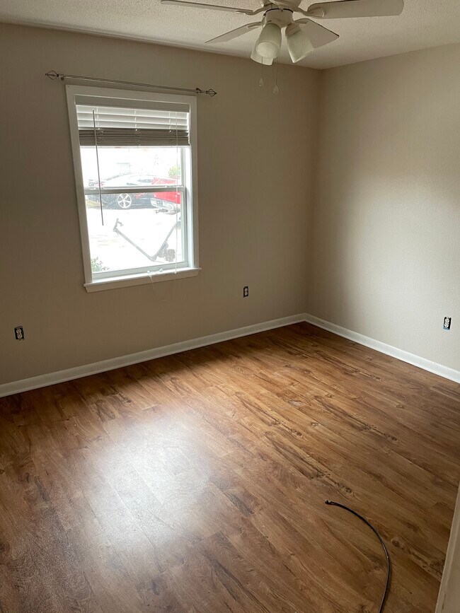 Front Bedroom - 110 Doodle Ave
