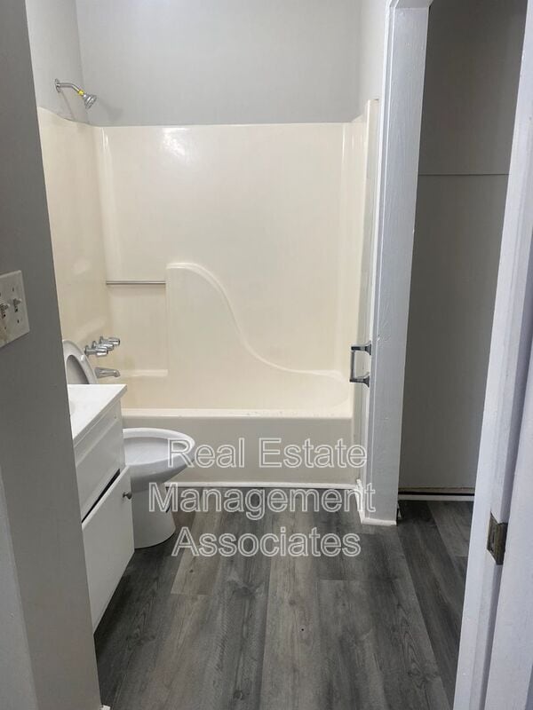 Foto del edificio - 521 E Central Ave