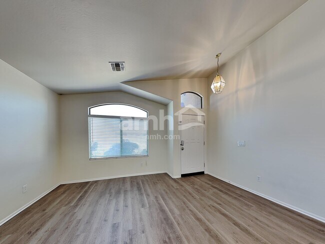 Foto del edificio - 37884 N Bonnie Ln