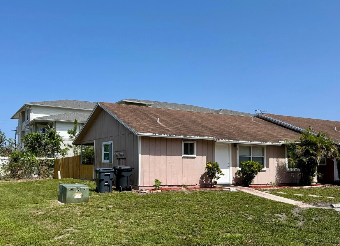 Foto principal - 2158 Pretty Ln