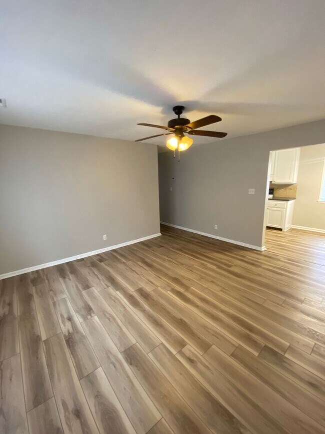 Foto del edificio - Introducing our charming home in the desirable Chesapeake "ASK ABOUT OUR ZERO DEPOSIT"