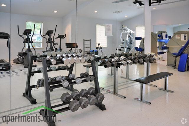 Gimnasio - Royal Oaks and East Garden
