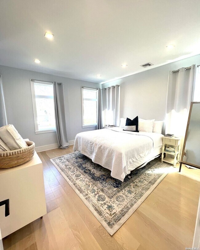 Foto del edificio - 37 Wakeman Rd