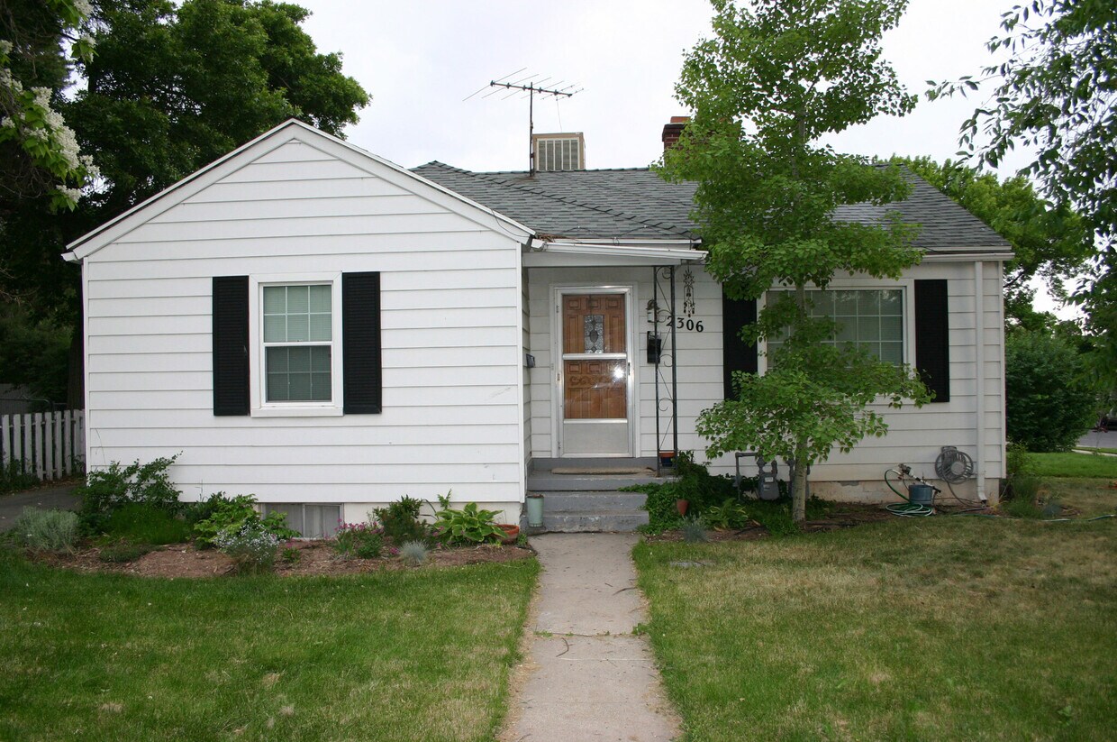 Foto principal - 2306 Sunnyside Ave S