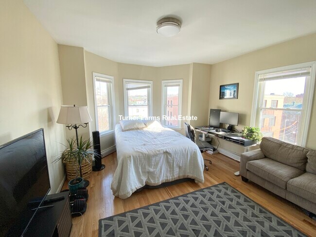 Building Photo - 5 Bickford Ave