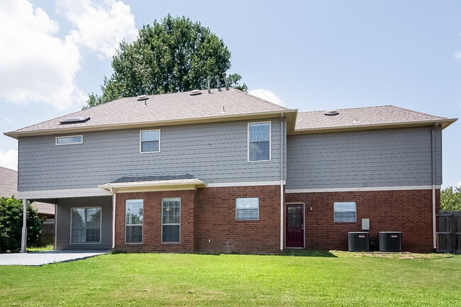 Foto del edificio - 6808 Forrest Cir